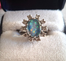 Sehr schöner 14 kt.-585er Weißgold - Ring ~  OPAL mit 10 Diamanten