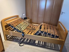 Hochwertiges Seniorenbett (Pflegebett), elektr. verstellb. Lattenrost - innova