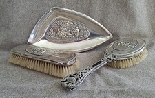 Versilbertes altes Bürsten Set mit Tablett