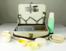 Alter Picknick Koffer Iso