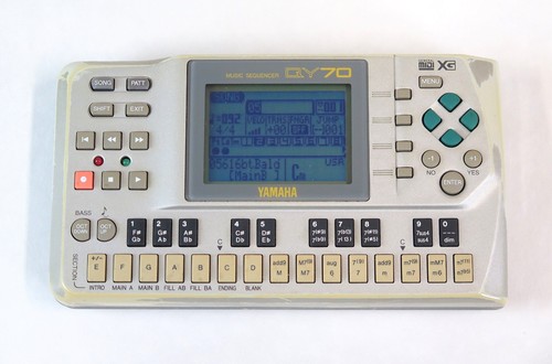Yamaha qy70 mobile - mobile, music