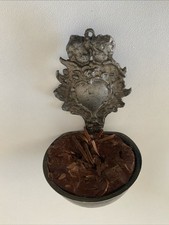 Altes Weihwasserbecken mit