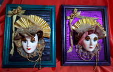 2 Venezianische PORZELLAN MASKEN als Bild/ Wanddeko - gerahmt  25 x 20cm.