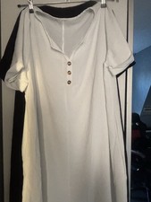 Zwei leichte Sommerkleidchen