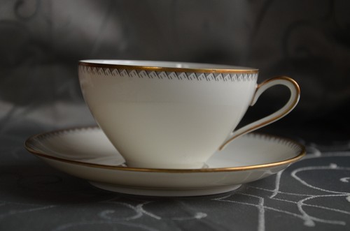 Tasse mit untertasse - tasse,