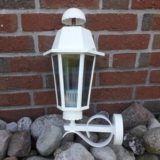 Edle hochwertige Wandleuchte für den Außenbereich.