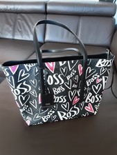 Boss Damentasche, Schwarz mit rosa Herzen, gebraucht,  sehr selten getragen,  