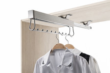 Ausziehbarer Kleiderschrank