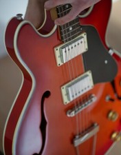 Aria EA 200 (ES 335) mit LTD Hals und 57er Gibson Classic Pickups