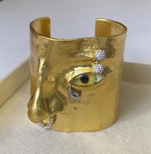 Schiaparelli Stil große