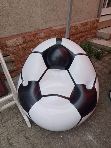 Aufblasbarer fußballsitz mit - aufblasbarer,