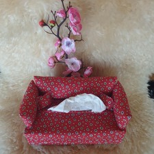 Taschentuch-Sofa Handmade Handarbeit rot mit Blümchen