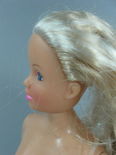 Eine barbiepuppe aus - (simba),