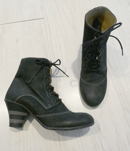 Dunkelgraue stiefeletten von - dunkelgraue,