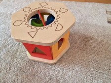 Hape Sortierbox Motorikwürfel