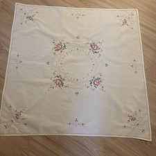 Vintage / Tischdecke mit Stickerei, ca 84 X 84 cm
