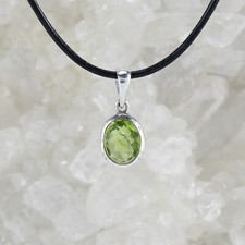 Budawi® Peridot Edelstein Schmuck Anhänger facettiert 925 Silber mit Lederband