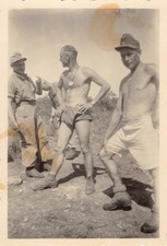 halbnackte Soldaten mit Erkennungsmarke WH orig. Foto 2. Weltkrieg dt. Wehrmacht