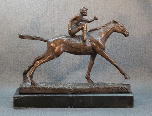 Bronze statue jockey mit pferd - jockey,
