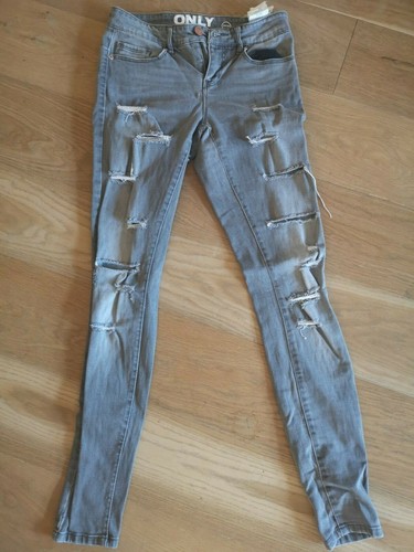 Only ripped destroyed jeans - ripped,