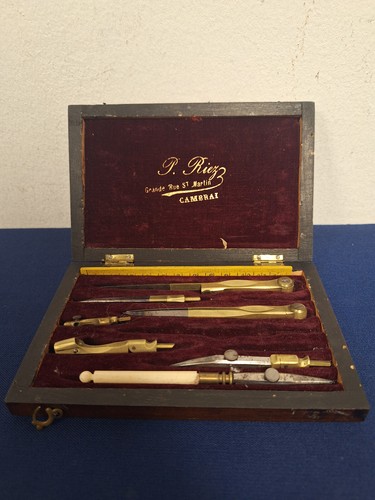 Altes zirkelset riez in - altes,