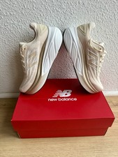 New Balance Laufschuh More V6