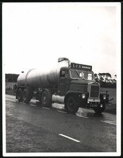 Fotografie Lastwagen Scammell, Sattelschlepper Milchlaster LCS Dairies 