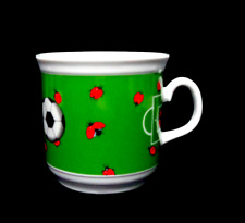 Kaffeebecher / Henkelbecher Käfer Fußballfeld sehr guter Zustand