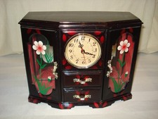 Dekorativer Schmuckschrank mit Uhr und Spieluhr, ca. 21 cm hoch