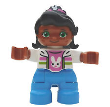 Lego Duplo Mädchen schwarze Haare Hase auf dem Shirt Figur Duplofigur Kind
