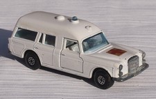 Mercedes Benz  Binz Ambulance Matchbox Speed Kings K-26