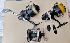 Konvolut aus 3 Angelrollen / 14 Blinker / Bleie / Schleppblei