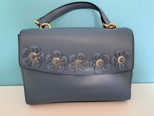 Handtasche blau mit Blumen-Applikation - Neuwertig