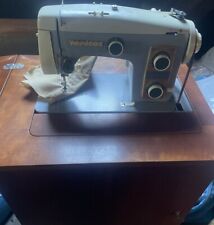 Nähmaschine Veritas DDR  einklappbar in  passenden Nähtisch