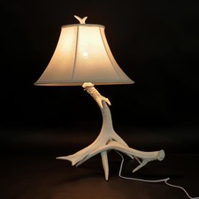 Tischlampe Tischleuchte Landhaus Resin Stoff Geweih Optik Creme Weiß 66 cm