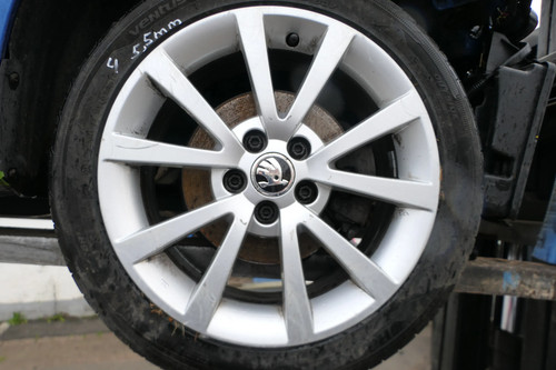 Fabia alufelge 205 45 - 5j,