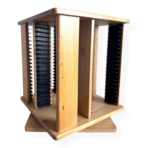 Drehbares regal aus - cd-regal, holz