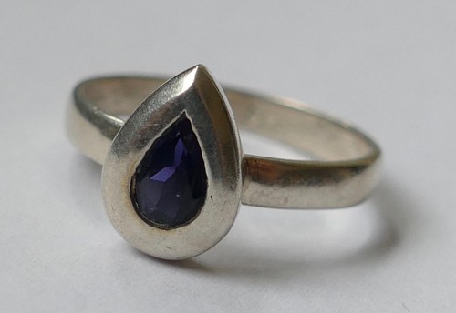 Ring mit dunkelblauem stein - ring,