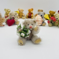 Steiff Teddybär März mit Blumenstrauss aus dem Ewigen Kalender Set 027307