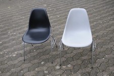 Vitra Eames Plastic Side Chair
