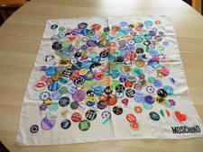 Moschino Seidentuch 65 x 65 cm "Peace & Love" Pin Anstecker