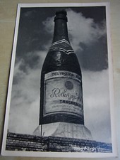Reklame-AK FREYBURG (Unstrut) 1955, ROTKÄPPCHEN Sektkellerei, Riesen-Sektflasche