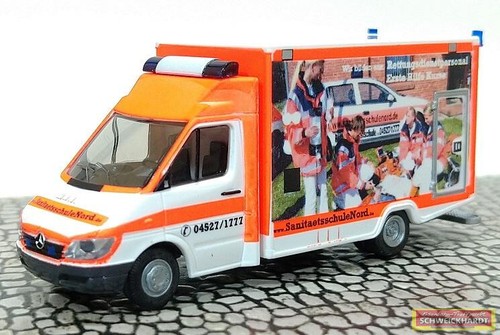 Rietze 61798 rettungswagen - rietze,