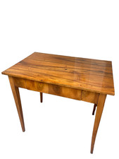 Biedermeier Schreibtisch mit Stuhl in Nussbaum um 1820