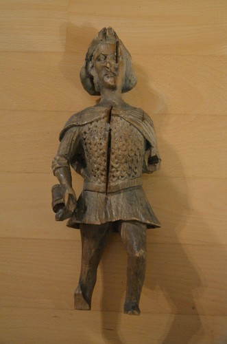 Alte geschnitzte figur - alte,