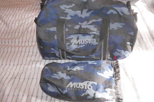 Musto genua kleiner seesack - musto,