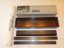  Märklin 2680 H0, Vitrine mit Schiene und Präsentationssockel 4396/4398/4399,