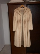 Nerzmantel, A Touch of