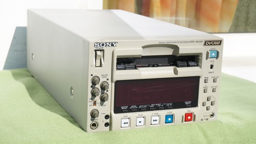 Digital videocassette recorder