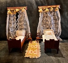 Antike Puppenhausmöbel